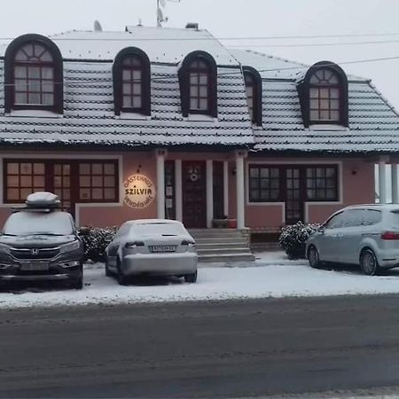 Szilvia Gaestehaus Buk Exterior photo